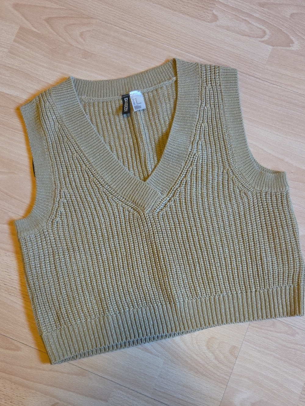 H&M Knit V-Neck Cropped Sweater Vest - Soft Brown